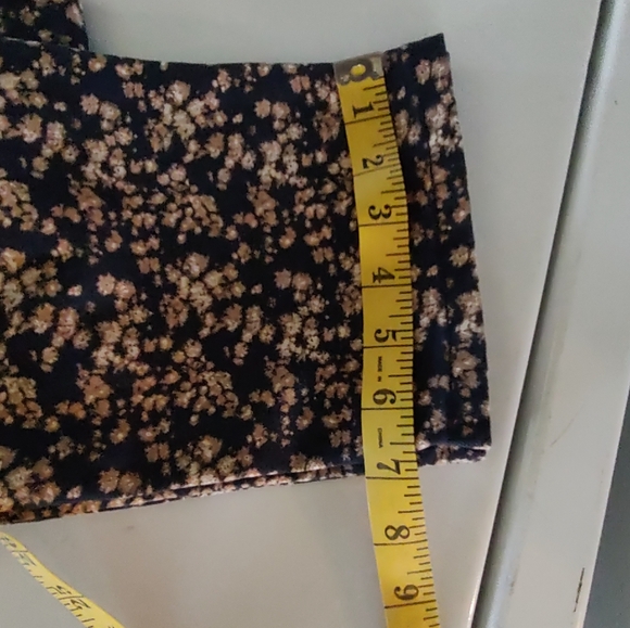 Levi's flower print skinny jeans. New. Size 6. - Picture 14 of 16